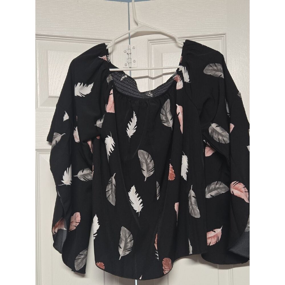 Black Feather-Print Women's Peasant Top - Pink & Gray Feathers